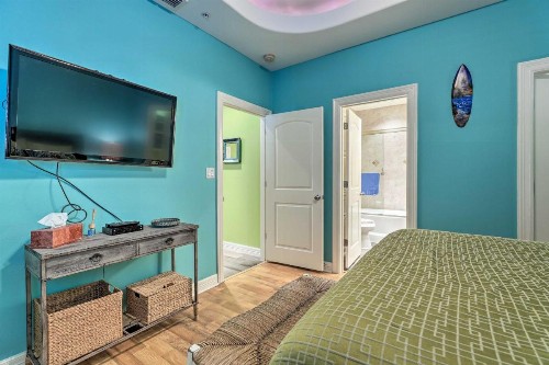 Pacifica Condo with Balcony Walk To Beach! - image 10