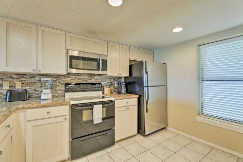 South Padre Island Condo with Access to Beach! - image 6