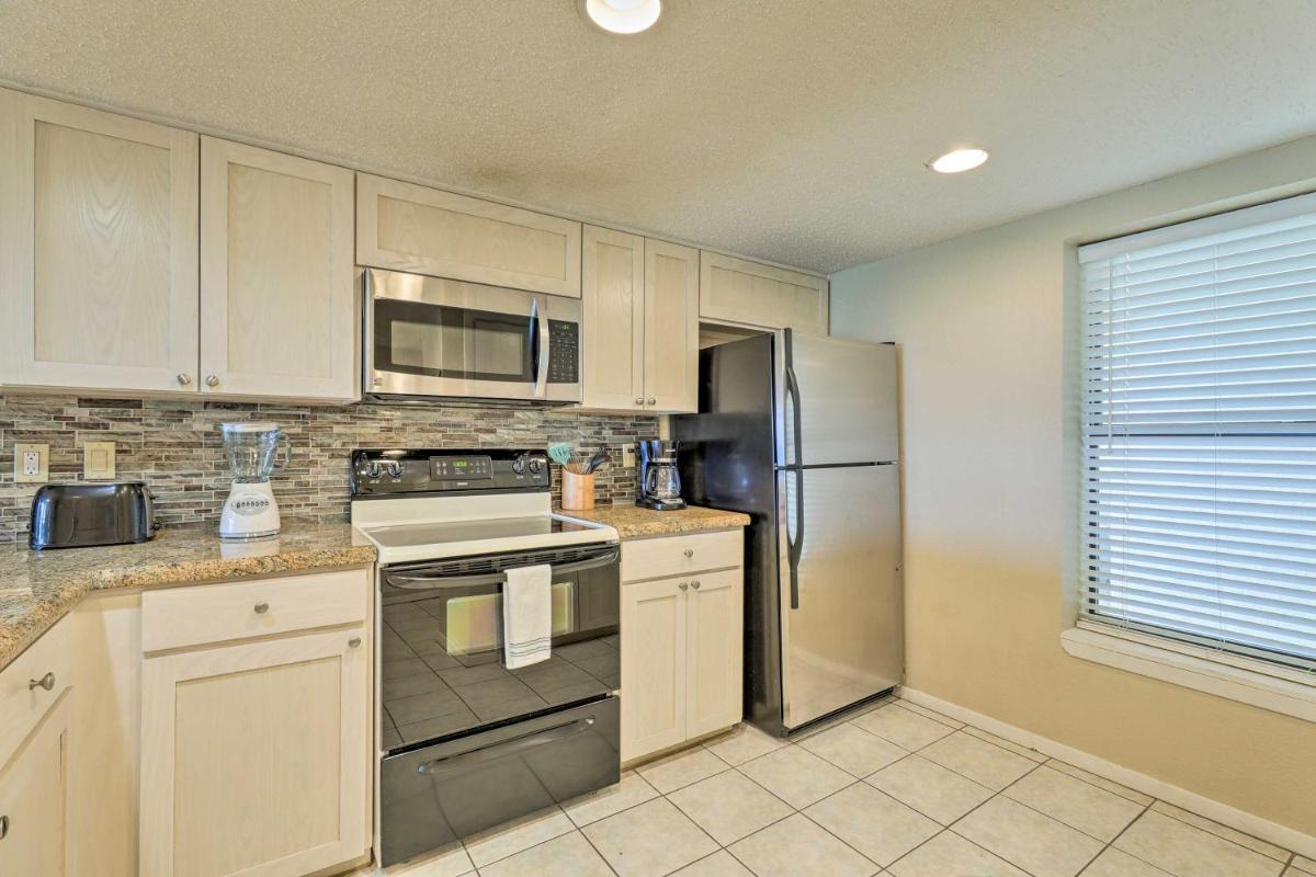 South Padre Island Condo with Access to Beach! - image 6
