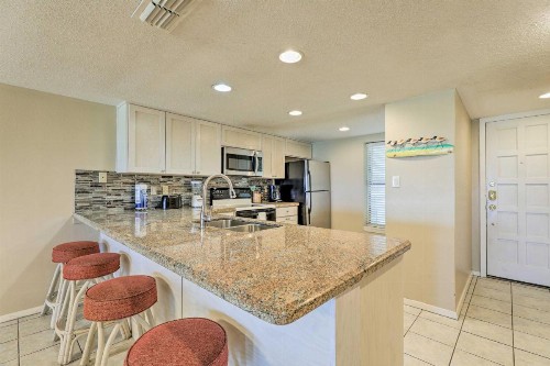 South Padre Island Condo with Access to Beach! - image 9