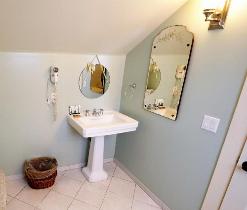 Arroyo Vista Inn - image 24