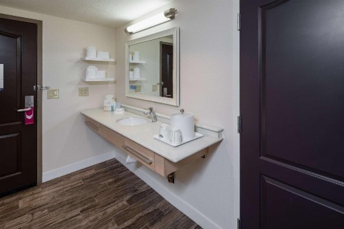 Hampton Inn San Francisco Airport - image 21