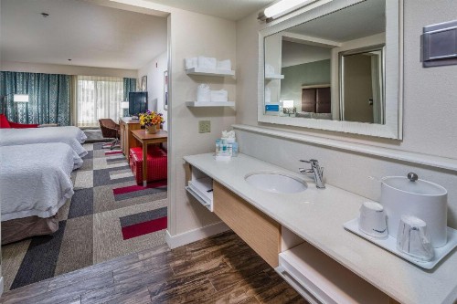 Hampton Inn San Francisco Airport - image 4