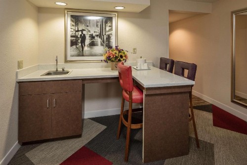 Hampton Inn San Francisco Airport - image 43