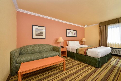 Inn by the sfo - image 11