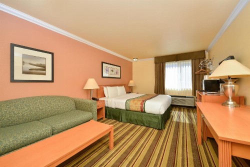 Inn by the sfo - image 12
