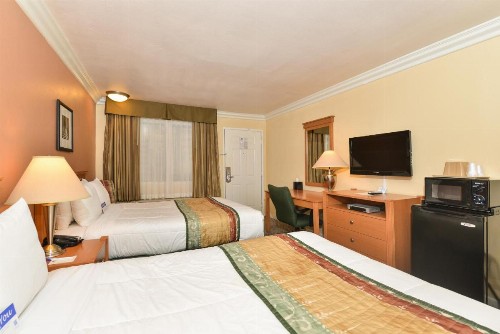Inn by the sfo - image 15