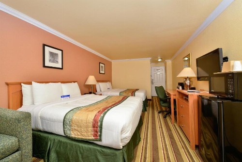 Inn by the sfo - image 16