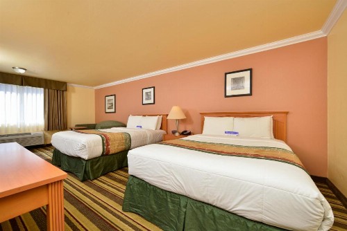Inn by the sfo - image 17