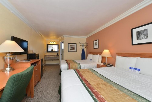 Inn by the sfo - image 19