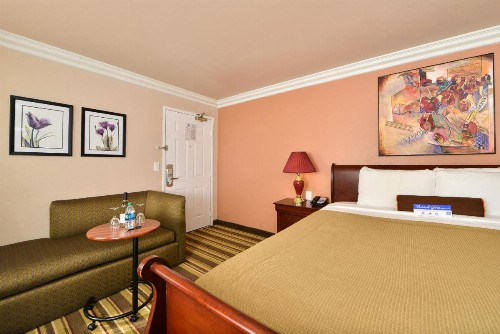 Inn by the sfo - image 26