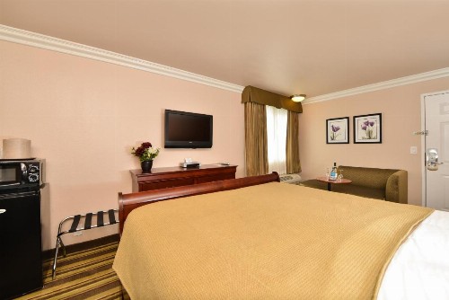 Inn by the sfo - image 27