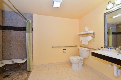 Inn by the sfo - image 32