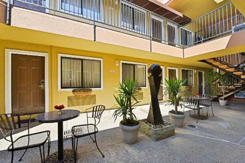 Inn by the sfo - image 7