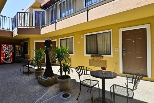 Inn by the sfo - image 8