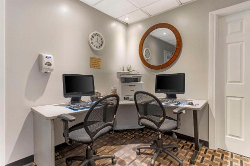 Best Western Plus Grosvenor Airport Hotel - image 15