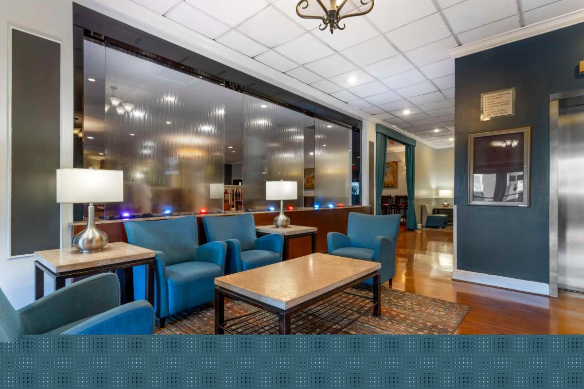 Best Western Plus Grosvenor Airport Hotel - image 7