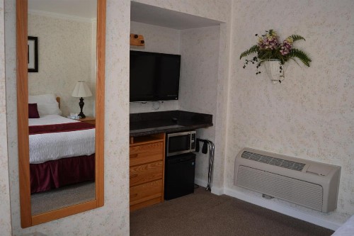 Travelers Inn - image 26
