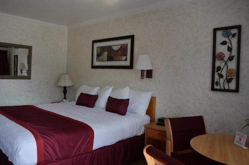 Travelers Inn - image 9