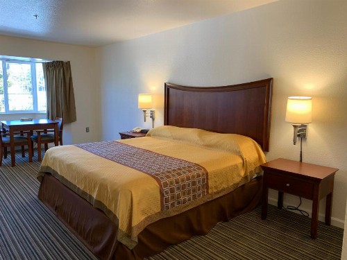 Airport Inn - image 14