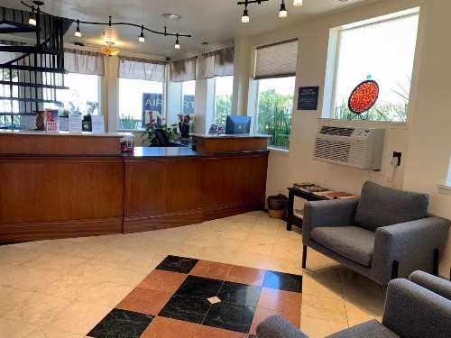 Airport Inn - image 19