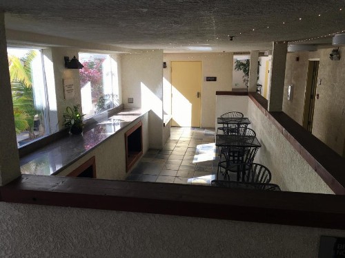 Airport Inn - image 22