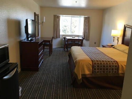Airport Inn - image 25