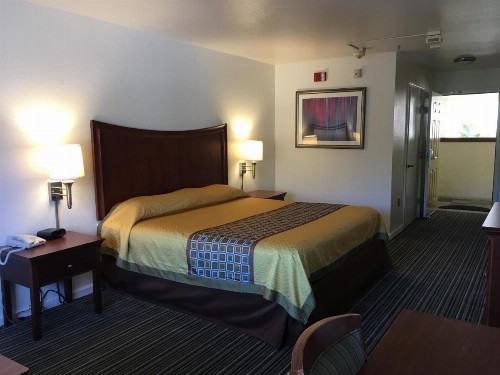 Airport Inn - image 27
