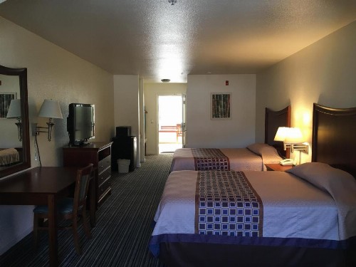 Airport Inn - image 29