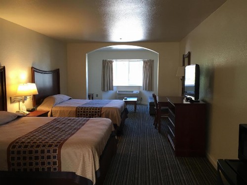 Airport Inn - image 31