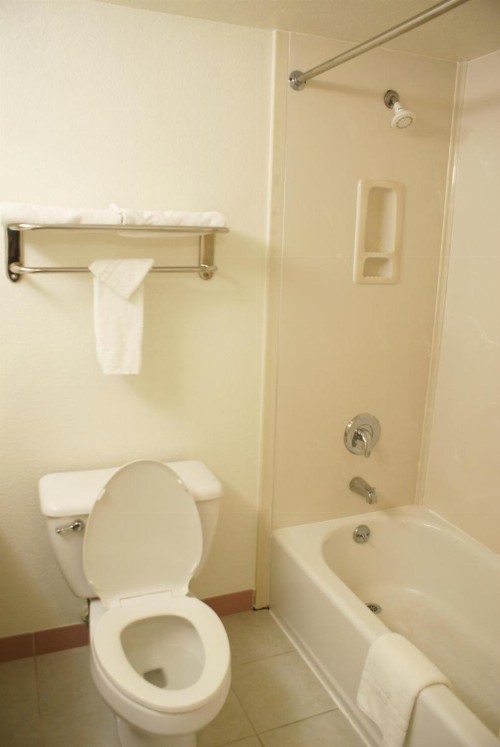 Airport Inn - image 46
