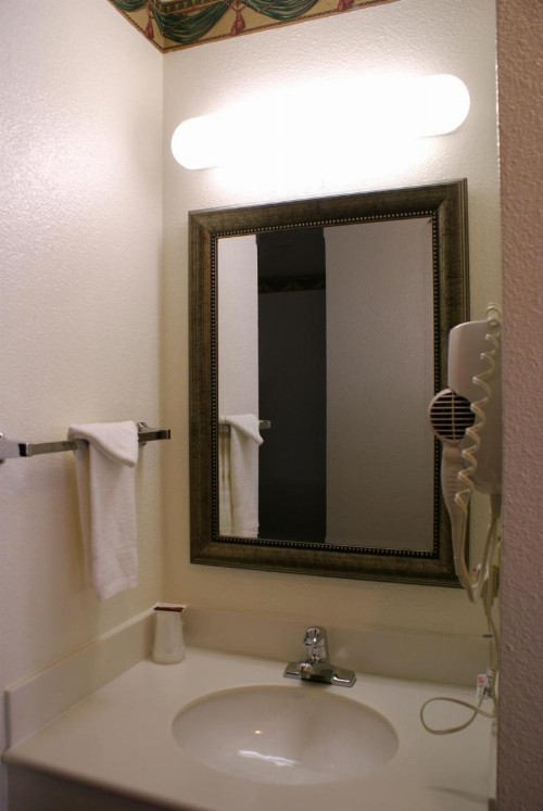 Airport Inn - image 48