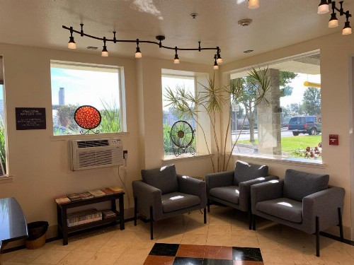 Airport Inn - image 6