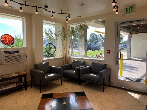 Airport Inn - image 9