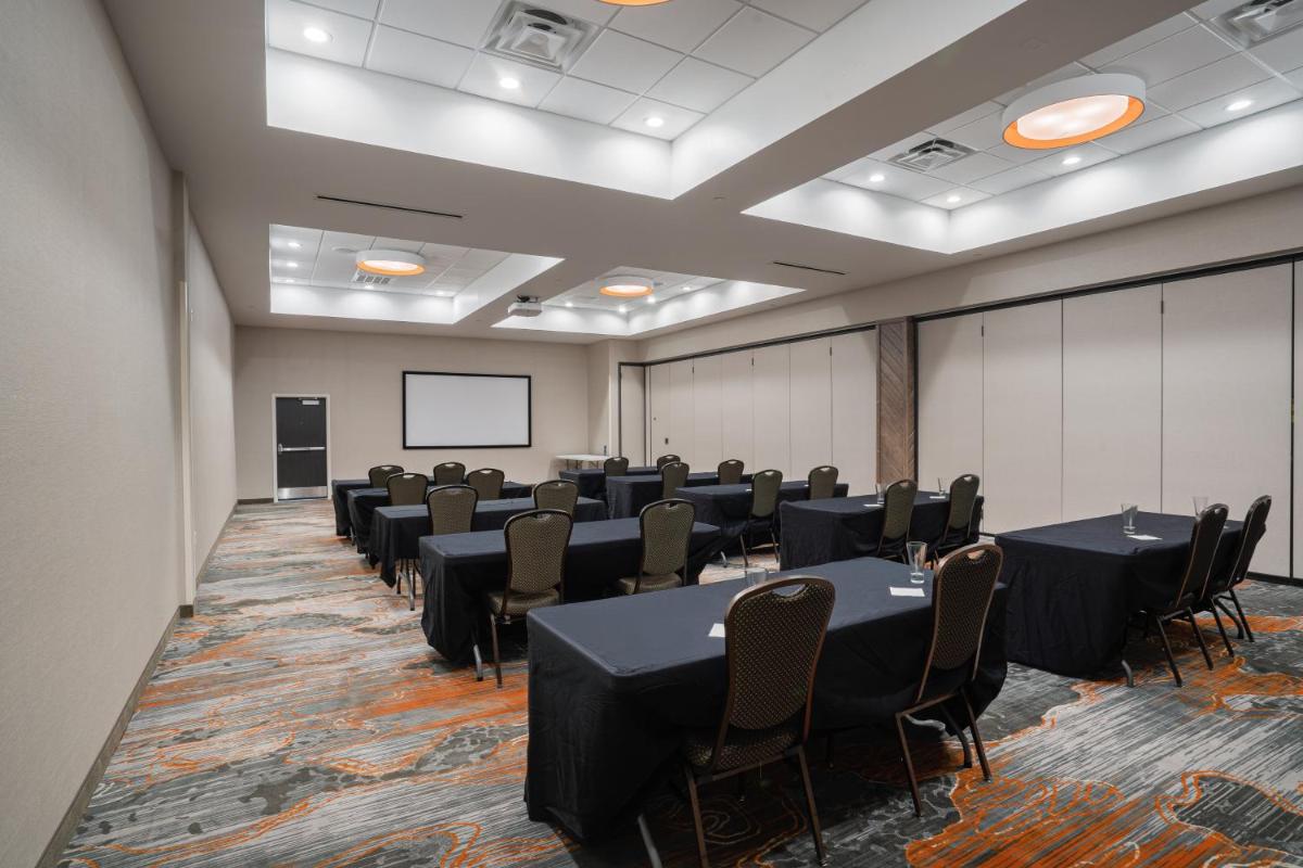 Holiday Inn & Suites Memphis Southeast-Germantown an IHG Hotel - image 2