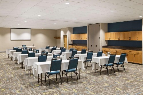 Hampton Inn Spokane Airport - image 11
