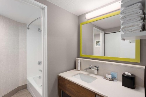 Hampton Inn Spokane Airport - image 7