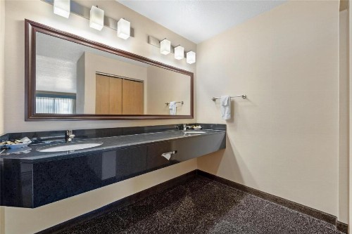 Best Western Plus City Center - image 37