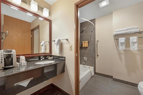 Best Western Plus City Center - image 39