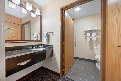 Best Western Plus City Center - image 40