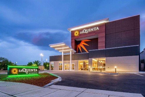 La Quinta Inn & Suites by Wyndham Spokane Downtown - image 11