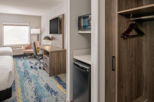 La Quinta Inn & Suites by Wyndham Spokane Downtown - image 19