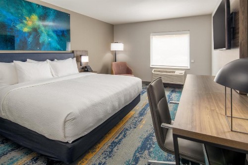La Quinta Inn & Suites by Wyndham Spokane Downtown - image 21