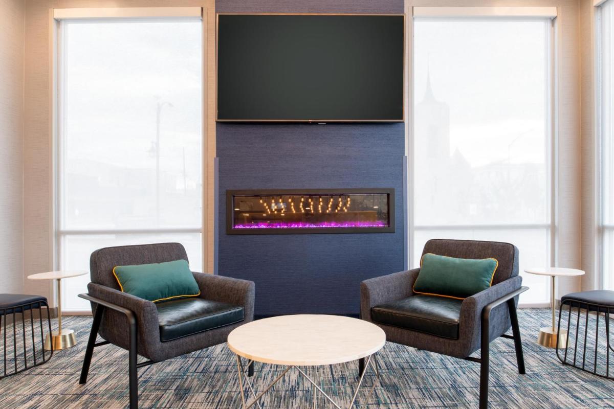 La Quinta Inn & Suites by Wyndham Spokane Downtown - image 3