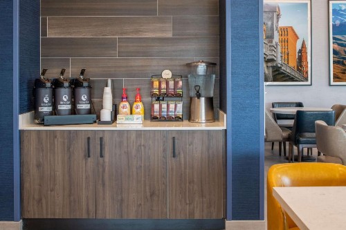 La Quinta Inn & Suites by Wyndham Spokane Downtown - image 30