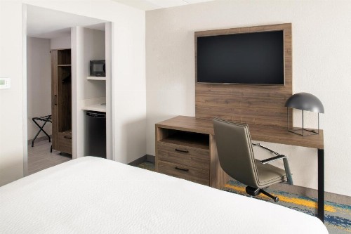 La Quinta Inn & Suites by Wyndham Spokane Downtown - image 45