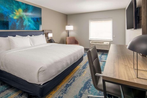 La Quinta Inn & Suites by Wyndham Spokane Downtown - image 46
