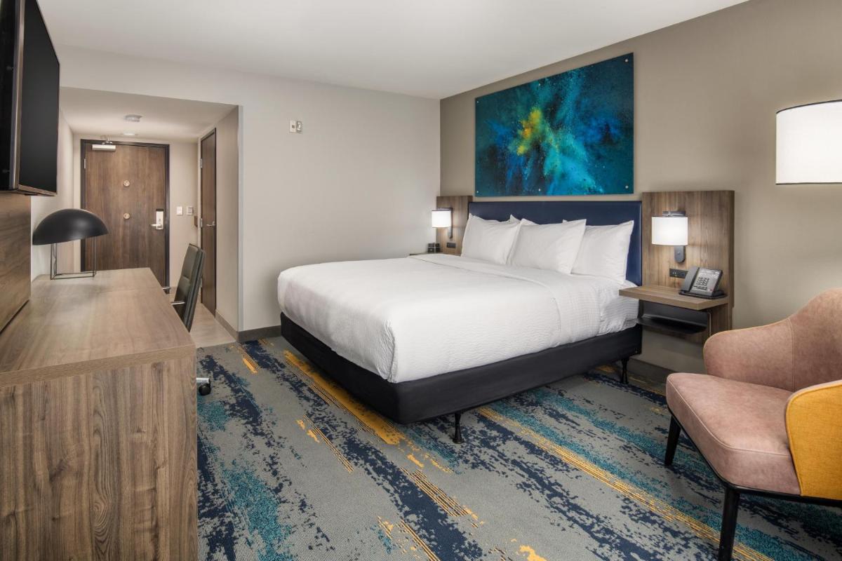La Quinta Inn & Suites by Wyndham Spokane Downtown - image 6