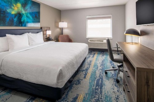 La Quinta Inn & Suites by Wyndham Spokane Downtown - image 8