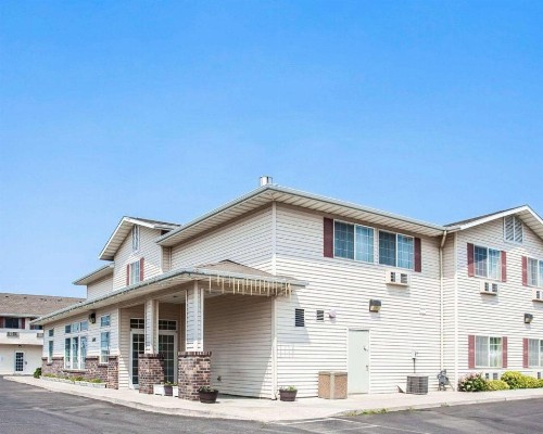 Rodeway Inn & Suites